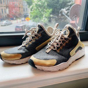 Women's 6.5  Nike Air Huarache